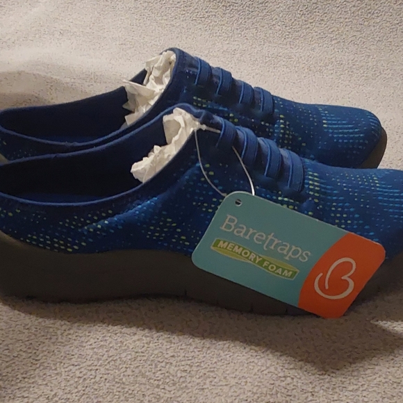 BareTrap Memory Foam Sneakers - Picture 2 of 5